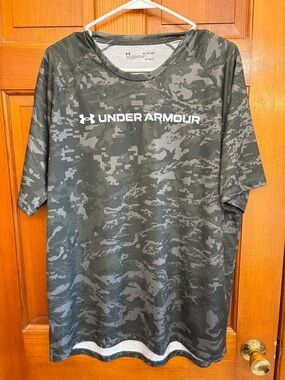Camo under armour tee